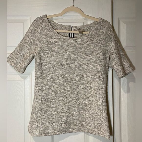 Banana Republic Tops - Banana Republic Ivory/Gold Ribbed Fitted Half Sleeve Blouse